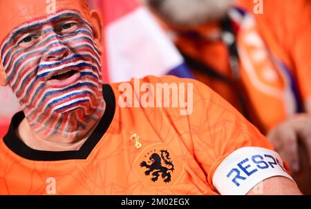 Al Rayyan, Katar. 03.. Dezember 2022. Fan NetherdeAl Rayyan, 03.12.2022, FIFA Fussball WM 2022 in Katar, Achtelfinale, Niederlande - USA/Pressinphoto/Sipa USAPHOTO Guthaben: SIPA USA/Alamy Live News Stockfoto