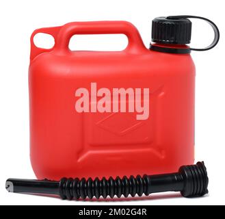 Roter Kunststoffkanister für flüssige Kraftstoffe und Schmiermittel auf einem weißen isolierten Hintergrund Stockfoto