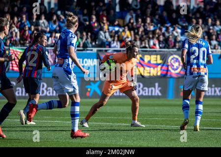 Barcelona, Spanien, 4tth. Dezember 2022: Sandra Panos in Aktion während des Finetwork Liga F-Spiels zwischen FC Barcelona Femeni gegen Real Sociedad im Estadi Johan Cruyff, Barcelona (Unnati Naidu/SPP) Kredit: SPP Sport Press Photo. Alamy Live News Stockfoto