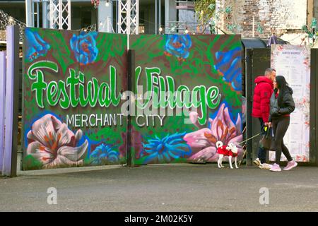 festival Village Pop-up Open Air Pub und Restaurant in der Merchant City Glasgow, Schottland, Großbritannien Stockfoto