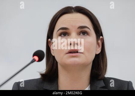 Bukarest, Rumänien - 29. November 2022: Sviatlana Heorhiyeuna Tsikhanouskaya, der Führer der belarussischen demokratischen Bewegung, hält eine Pressekonferenz ab Stockfoto