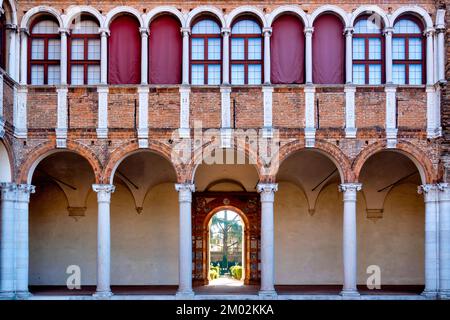 Innenhof des Palazzo Coaccompanying, Ferrara Italien Stockfoto