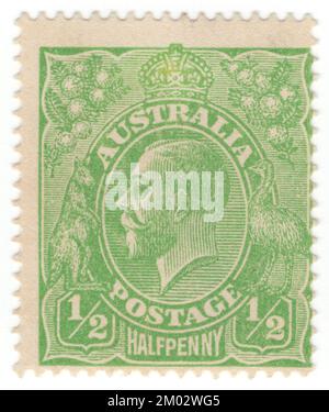 AUSTRALIEN — 1915: Ein smaragdgrüner Briefmarken von ½ Pence, der ein Porträt von König George V (George Frederick Ernest Albert) zeigte, war König des Vereinigten Königreichs und der britischen Dominionen und Kaiser von Indien, vom 6. Mai 1910 bis zu seinem Tod im Jahr 1936. George wurde während der Herrschaft seiner Großmutter Queen Victoria geboren und war der zweite Sohn von Albert Edward, Prinz von Wales, und war der Dritte in der Nachfolge auf den britischen Thron hinter seinem Vater und seinem älteren Bruder, Prinz Albert Victor Stockfoto