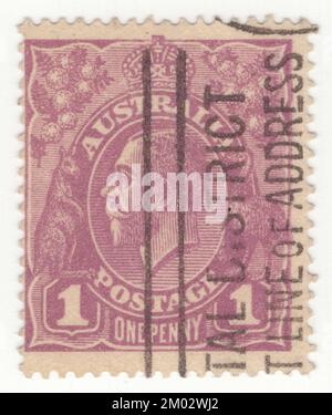 AUSTRALIEN — 1922: Eine violette Briefmarke von 1 Pence, die ein Porträt von König George V (George Frederick Ernest Albert) zeigte, war König des Vereinigten Königreichs und der britischen Dominionen und Kaiser von Indien, vom 6. Mai 1910 bis zu seinem Tod im Jahr 1936. George wurde während der Herrschaft seiner Großmutter Queen Victoria geboren und war der zweite Sohn von Albert Edward, Prinz von Wales, und war der Dritte in der Nachfolge auf den britischen Thron hinter seinem Vater und seinem älteren Bruder, Prinz Albert Victor Stockfoto