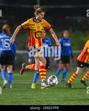 Aalter, Belgien. 03.. Dezember 2022. Ellen Charlier (17) von KV Mechelen, dargestellt während eines Fußballspiels zwischen Club Brügge Dames YLA und KV Mechelen am 13.. Spieltag der Saison 2022 - 2023 der belgischen Lotto Womens Super League, samstag, den 5. November 2022 in Aalter, Belgien . FOTO SPORTPIX | DAVID CATRY Kredit: David Catry/Alamy Live News Stockfoto
