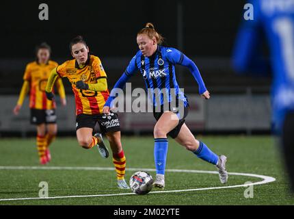 Aalter, Belgien. 03.. Dezember 2022. Margaux Martle (16) aus Brügge, dargestellt während eines Fußballspiels zwischen Club Brügge Dames YLA und KV Mechelen am 13.. Spieltag der Saison 2022 - 2023 der belgischen Lotto Womens Super League am samstag, den 5. November 2022 in Aalter, Belgien . FOTO SPORTPIX | DAVID CATRY Kredit: David Catry/Alamy Live News Stockfoto