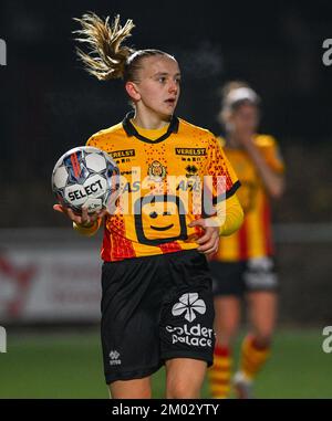 Aalter, Belgien. 03.. Dezember 2022. Lisa Vanhentenrijk (5) von KV Mechelen, dargestellt während eines Fußballspiels zwischen Club Brügge Dames YLA und KV Mechelen am 13.. Spieltag der Saison 2022 - 2023 der belgischen Lotto Womens Super League am samstag, den 5. November 2022 in Aalter , Belgien . FOTO SPORTPIX | DAVID CATRY Kredit: David Catry/Alamy Live News Stockfoto