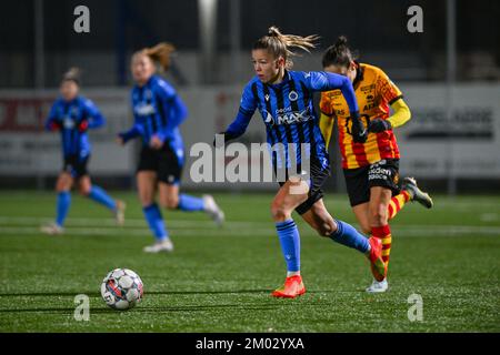 Aalter, Belgien. 03.. Dezember 2022. Lyndsey Van Belle (14) aus Brügge, abgebildet während eines Fußballspiels zwischen Club Brügge Dames YLA und KV Mechelen am 13.. Spieltag der Saison 2022 - 2023 der belgischen Lotto Womens Super League am samstag, den 5. November 2022 in Aalter, Belgien . FOTO SPORTPIX | DAVID CATRY Kredit: David Catry/Alamy Live News Stockfoto