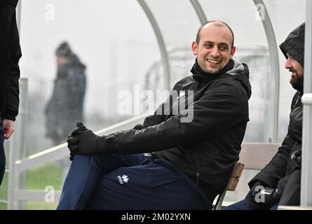 Aalter, Belgien. 03.. Dezember 2022. Cheftrainer Farid Goreishvand von KV Mechelen , das während eines Fußballspiels zwischen dem Club Brügge Dames YLA und KV Mechelen am 13. . Spieltag der Saison 2022 - 2023 der belgischen Lotto Womens Super League am samstag , den 5 . November 2022 in Aalter , Belgien , gezeigt wurde . FOTO SPORTPIX | DAVID CATRY Kredit: David Catry/Alamy Live News Stockfoto