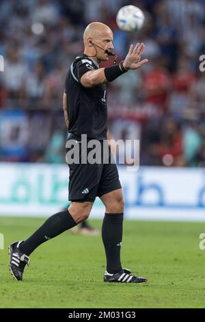 Doha, pilka nozna, Mistrzostwa Swiata, Argentyna, Australien. 03.. Dezember 2022. N/z Szymon Marciniak, fot. Tomasz Jastrzebowski/Foto Olimpik/Sipa USA -- 03.12.2022, Doha, Fußball, FIFA-Weltmeisterschaft 2022, Argentinien - Australien, im Bild: Szymon Marciniak, FOT. Tomasz Jastrzebowski/Foto Olimpik/Sipa USA Kredit: SIPA USA/Alamy Live News Stockfoto