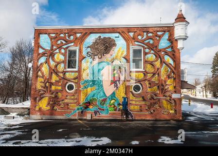 Mutter-Natur-Wandbild auf der Feuerhalle in Sainte-Anne-de-la-Pérade, Quebec, Kanada Stockfoto