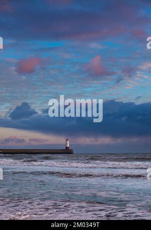 Berwick Pier und der nördlichste Leuchtturm in England, Berwick upon Tweed, Northumberland, England, Großbritannien Stockfoto