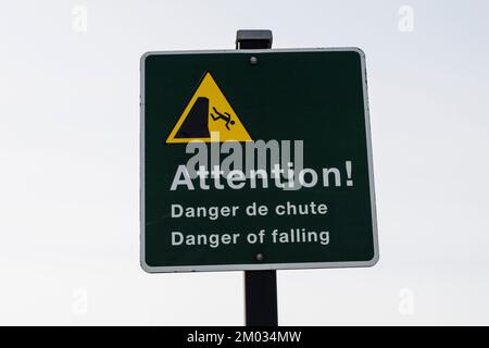 Gefahr des Herunterfallens des Schildes an der Zitadelle von Quebec in Quebec City, Quebec, Kanada Stockfoto