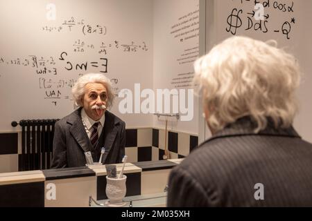 Albert Einstein, Statue, Charlie Chaplin Museum, Charlie Chaplins ehemaliges Zuhause im Chaplin's World Museum in Vevey, Schweiz. (CTK Photo/Marketa Hof Stockfoto