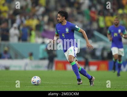 2.. Dezember 2022; Lusail Icon Stadium, Lusail, Katar; FIFA Fußball-Weltmeisterschaft, Kamerun gegen Brasilien; Marquinhos aus Brasilien Stockfoto