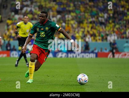 2.. Dezember 2022; Lusail Icon Stadium, Lusail, Katar; FIFA Fußball-Weltmeisterschaft, Kamerun gegen Brasilien; Nouhou Tolo aus Kamerun Stockfoto