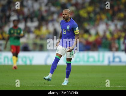 2.. Dezember 2022; Lusail Icon Stadium, Lusail, Katar; FIFA Fußball-Weltmeisterschaft, Kamerun gegen Brasilien; Dani Alves aus Brasilien Stockfoto