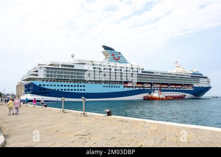 Marella Explorer Kreuzfahrtschiff liegt im Hafen von Triest, Triest, Friaul-Julisch Venetien, Italien Stockfoto