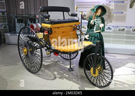 Benz Patent-Motorwagen (1886, Nachbau), Polytechnisches Museum, Amir Temur Avenue, Central Taschkent, Provinz Taschkent, Usbekistan, Zentralasien Stockfoto