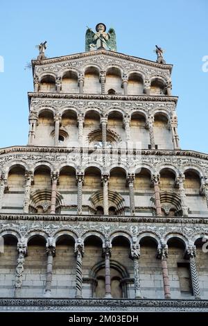 Fassade, Chiesa di San Michele in Foro, Lucca, Toskana, Italien, Europa Stockfoto