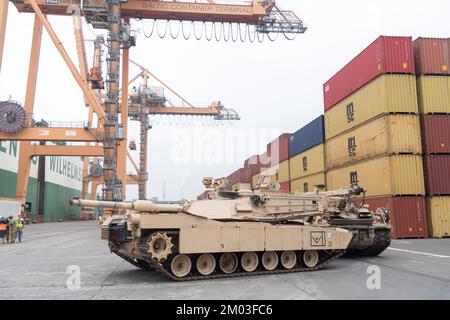 Gdynia, Polen. 3.. Dezember 2022 Ankunft des US Army 2. Panzerbrigade Kampfteams, 1. Infanterie Division Militärausrüstung im Theater als Unterstützung Atlantic Resolve © Wojciech Strozyk / Alamy Live News Stockfoto