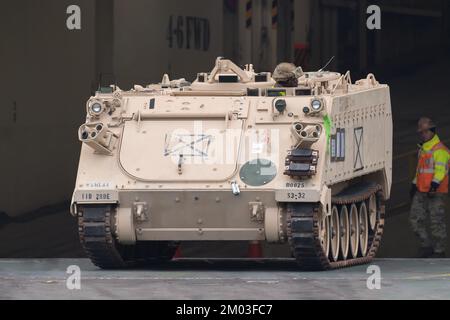 Gdynia, Polen. 3.. Dezember 2022 Ankunft des US Army 2. Panzerbrigade Kampfteams, 1. Infanterie Division Militärausrüstung im Theater als Unterstützung Atlantic Resolve © Wojciech Strozyk / Alamy Live News Stockfoto