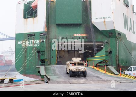 Gdynia, Polen. 3.. Dezember 2022 Ankunft des US Army 2. Panzerbrigade Kampfteams, 1. Infanterie Division Militärausrüstung im Theater als Unterstützung Atlantic Resolve © Wojciech Strozyk / Alamy Live News Stockfoto