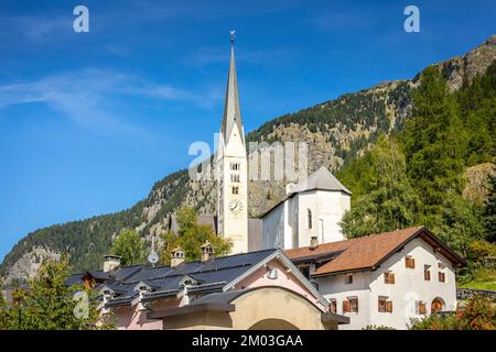 Idyllische Landschaft des Dorfes Zernez, Engadine, Schweizer Alpen, Schweiz Stockfoto