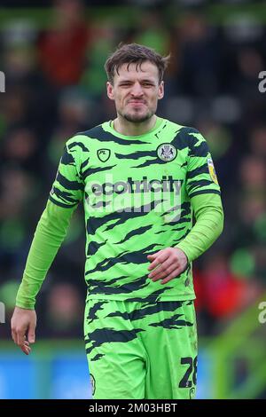 Nailsworth, Großbritannien. 03.. Dezember 2022. Josh March #28 of Forest Green Rovers reagiert während des Sky Bet League 1 Spiels Forest Green Rovers vs Cambridge United im New Lawn, Nailsworth, Großbritannien, 3.. Dezember 2022 (Foto von Gareth Evans/News Images) in Nailsworth, Großbritannien, am 12./3. Dezember 2022. (Foto: Gareth Evans/News Images/Sipa USA) Guthaben: SIPA USA/Alamy Live News Stockfoto