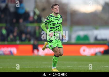 Nailsworth, Großbritannien. 03.. Dezember 2022. Josh March #28 of Forest Green Rovers während des Sky Bet League 1 Spiels Forest Green Rovers vs Cambridge United at the New Lawn, Nailsworth, Großbritannien, 3.. Dezember 2022 (Foto von Gareth Evans/News Images) in Nailsworth, Großbritannien, am 12./3. Dezember 2022. (Foto: Gareth Evans/News Images/Sipa USA) Guthaben: SIPA USA/Alamy Live News Stockfoto