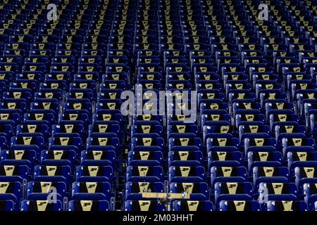 Indianapolis, Indiana, USA. 03.. Dezember 2022. Ein allgemeiner Blick auf die Sitzplätze des Purdue-Bereichs vor dem Spiel des NCAA-Fußballspiels zwischen den Purdue Boilermakers und den Michigan Wolverines im Lucas Oil Stadium in Indianapolis, Indiana. John Mersits/CSM/Alamy Live News Stockfoto