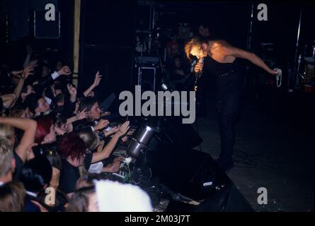 Englischer Musiker Peter Murphy tritt im Ventura Theater, Ventura CA, 1988 auf Stockfoto