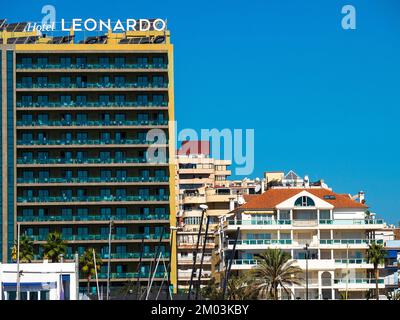 Hotels am 5 km langen Strand von Fuengirola an der Costa del Sol in Spanien Stockfoto