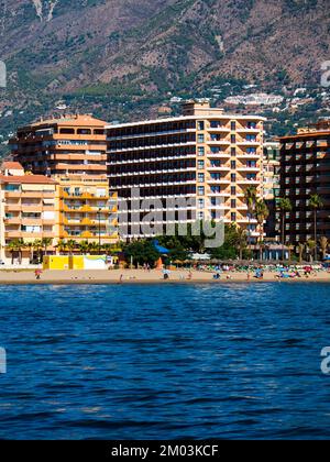 Hotels am 5 km langen Strand von Fuengirola an der Costa del Sol in Spanien Stockfoto