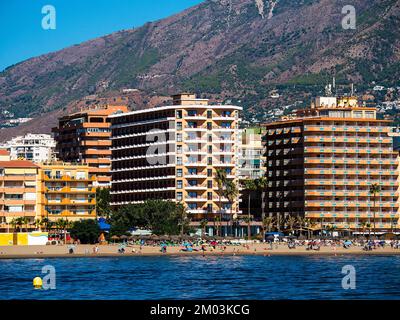 Hotels am 5 km langen Strand von Fuengirola an der Costa del Sol in Spanien Stockfoto