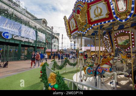 Karussell in Christkindlmarket in Wrigley Field, Chicago, Illinois. Stockfoto