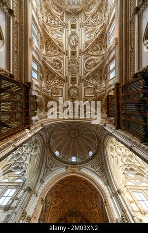 Cordoba, Spanien - 28. November 2021: Kathedrale Moschee von Cordoba, Spanien. Die große Moschee von Cordoba ist eines der ältesten Bauwerke, die noch immer von der entfernt stehen Stockfoto