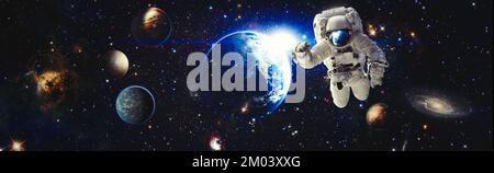 Astronaut-Raumfahrer, der für die Raumstation im Weltraum arbeitet. Elemente dieses Bildes, bereitgestellt von NASA-Weltraum-Astronauten-Fotos. Stockfoto