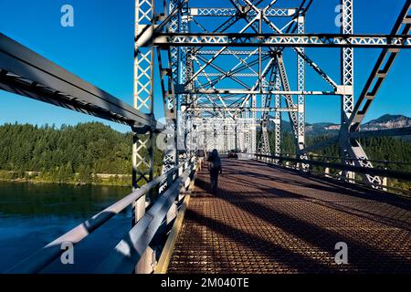 Bridge of Gods über dem Columbia River, Cascade Locks, Oregon, USA Stockfoto