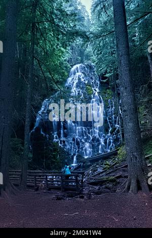 Wunderschöne Ramona Falls, gleich neben dem Pacific Crest Trail, Oregon, USA Stockfoto