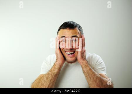 Falten Stirn aus Zunge herausstechen verschiedene fröhliche positive