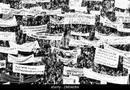 25, 000 Bauern protestieren auf Bonns Marktplatz, 27.03.1981, Deutschland, Europa Stockfoto