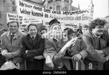 25, 000 Bauern protestieren auf Bonns Marktplatz, 27.03.1981, Deutschland, Europa Stockfoto