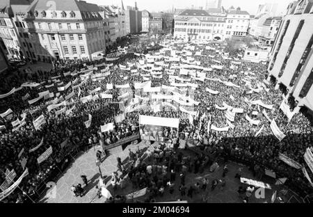 25, 000 Bauern protestieren auf Bonns Marktplatz, 27.03.1981, Deutschland, Europa Stockfoto