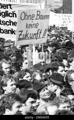 25, 000 Bauern protestieren auf Bonns Marktplatz, 27.03.1981, Deutschland, Europa Stockfoto