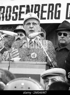 15 000 Stahlarbeiter und ihre Verwandten und Freunde demonstrierten gegen die Schließung von Maxhütte. 21.02.1981 in Sulzbach-Rosenberg, Rudolf Judith AT Stockfoto