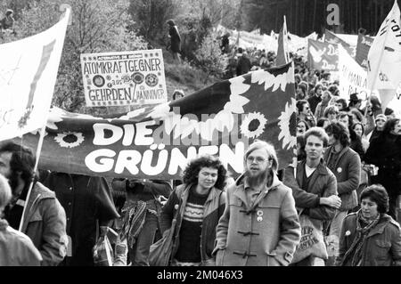 Mehr als 10 000 Gegner der Kernkraft und der Atomwaffen demonstrierten für ihre Ziele am 25.10.1980 in Lingen, Deutschland, Europa Stockfoto