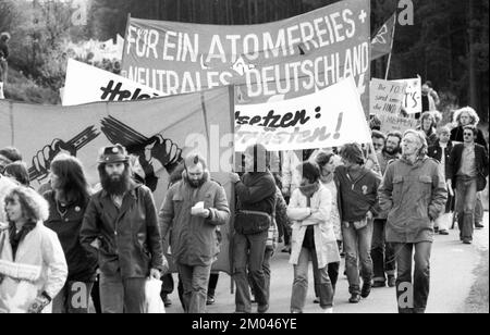 Mehr als 10 000 Gegner der Kernkraft und der Atomwaffen demonstrierten für ihre Ziele am 25.10.1980 in Lingen, Deutschland, Europa Stockfoto