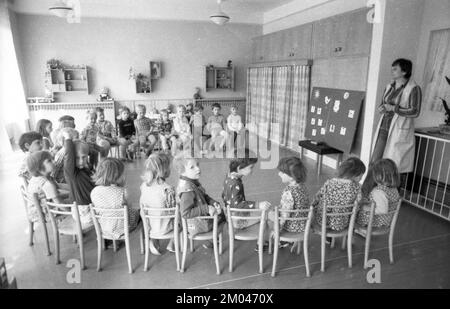 CZE, Tschechische Republik, Prag: CSSR, Land und Menschen. Alltag in einem Land unter kommunistischer Herrschaft. Prag 01.05.1981. Kindergarten, Europa Stockfoto