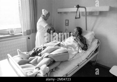 CZE, Tschechische Republik, Prag: CSSR, Land und Menschen. Alltag in einem Land unter kommunistischer Herrschaft. Prag 01.05.1981.Clinic, Europe Stockfoto